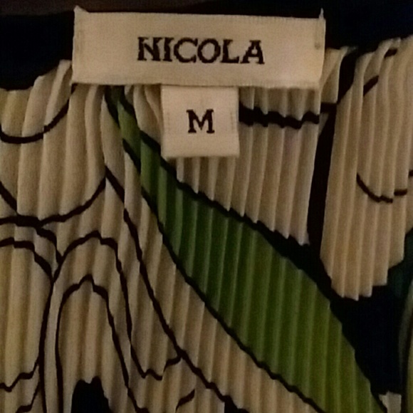 Top, Nicola Short Sleeve Green Spring Pattern Blouse - Picture 3 of 6